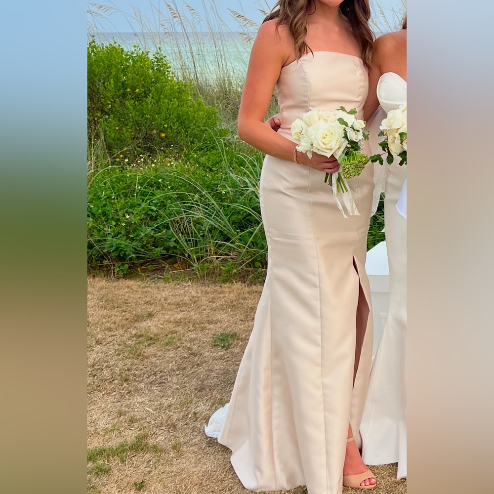 Bella Bridesmaids Chamapange Dress
Worn once & in excellent condition